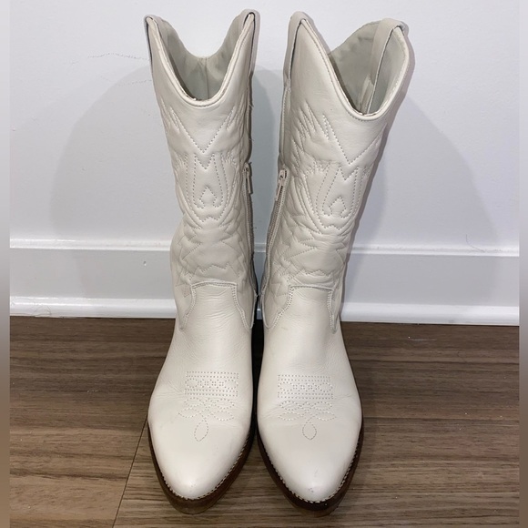Steve Madden White Heeled Boots - Picture 2 of 6